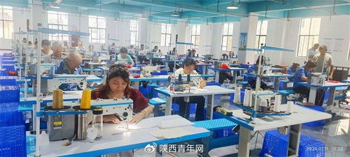 陜亮家園服裝廠暨商洛學(xué)院國(guó)力集團(tuán)博士專家工作站正式揭牌，艾森絲服飾開(kāi)啟產(chǎn)教融合新篇章