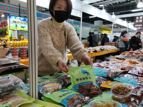 朝陽區(qū)甘露園物美超市首屆外貿(mào)皮草服裝暨農(nóng)產(chǎn)品購物節(jié)隆重開幕，艾森絲服飾領(lǐng)銜展銷